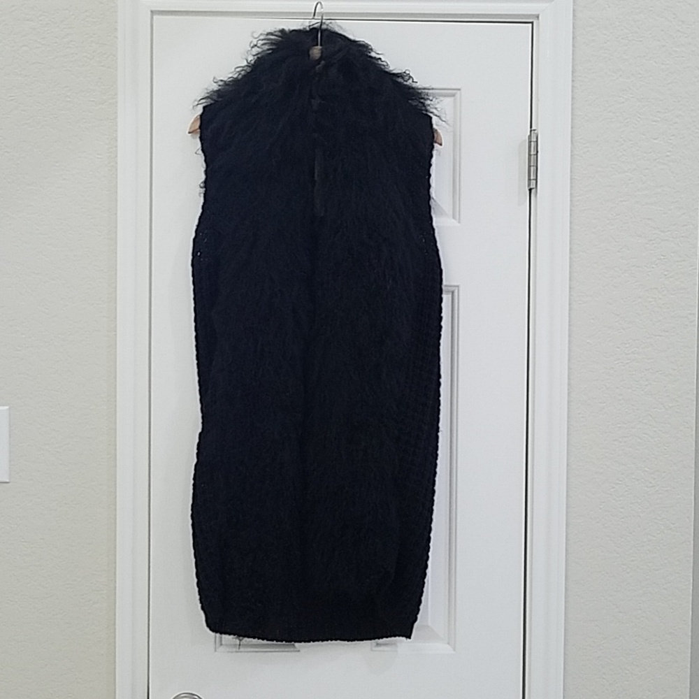 Sleeveless Sweater w/faux fur trim